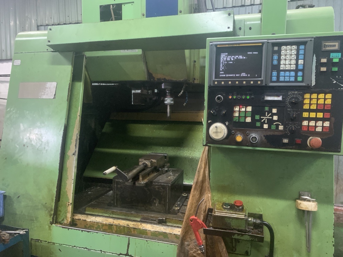 Vertical machining center machine 2.jpg